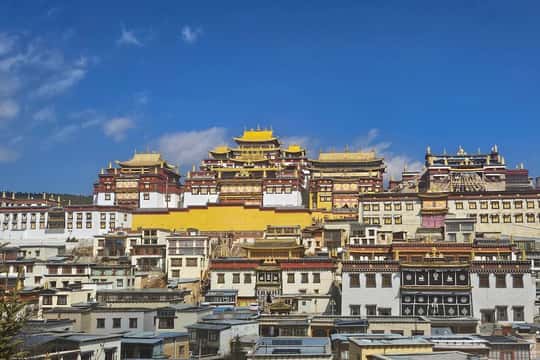香格里拉旅行前要准备什么：高原环境、节奏与文化体验